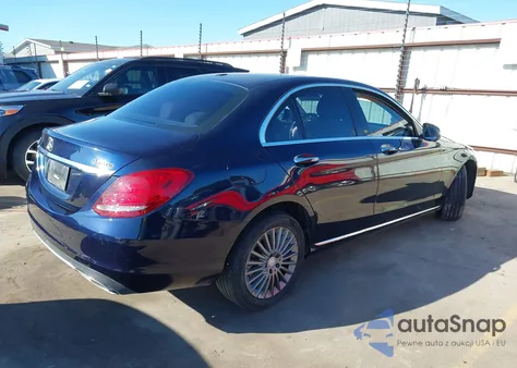 2015 Mercedes-Benz C 300 4Matic/Luxury 4Matic/Sport 4Matic из США, поврежденный, VIN 55SWF4KB2FU027644